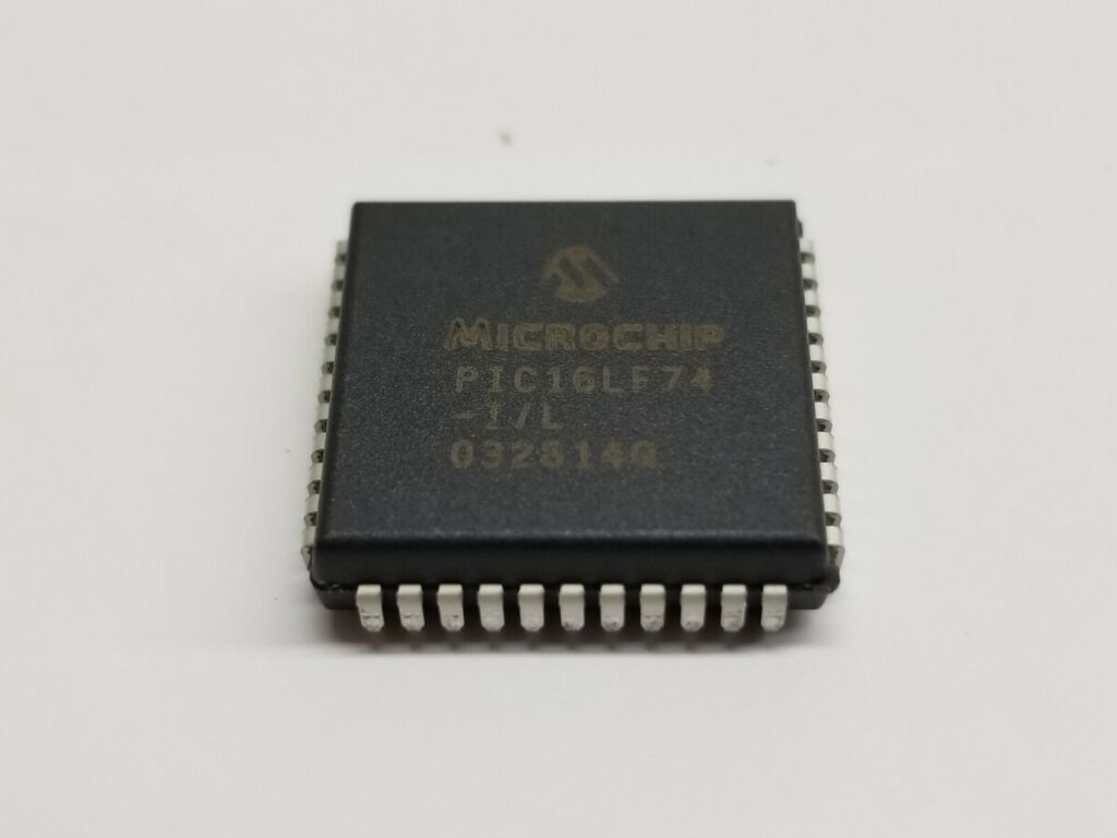 Dump MCU PIC16LF74 Embedded Firmware