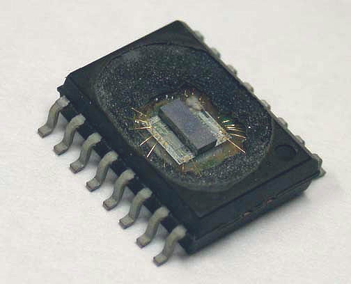 Clone Microcontroller PIC16LF631 Memory Code