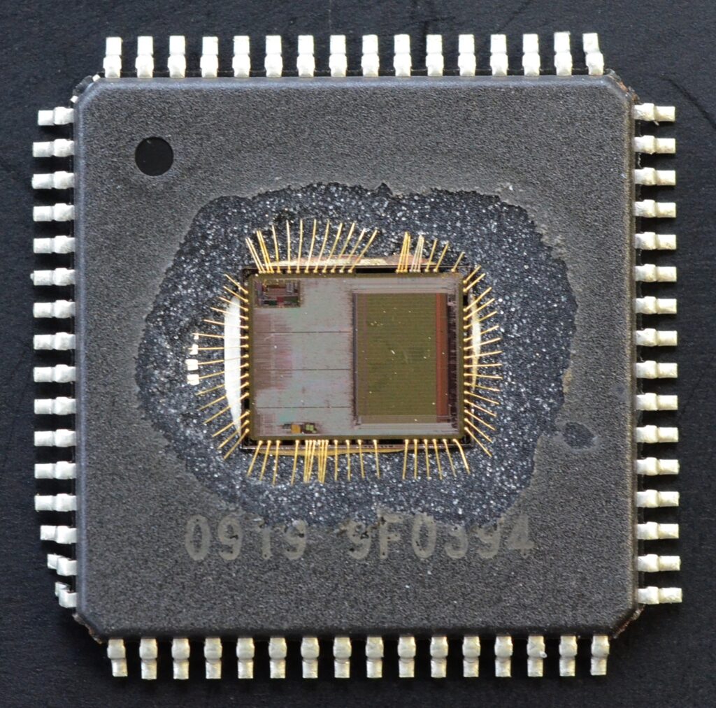 décapsuler la mémoire flash sécurisée RENESAS MCU HD64F3337SF16V et la mémoire eeprom est un processus pour casser le bit de fusible du microcontrôleur de protection RENESAS HD64F3337SF16V et lire le micrologiciel intégré du fichier binaire ou des données heximales à partir du microprocesseur crypté HD64F3337SF16V ;