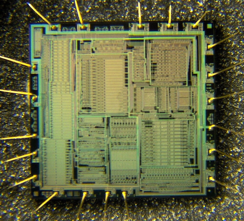 decapsularea securizată RENESAS MCU HD64F3337SF16V securizată memoria flash și memoria eeprom este un proces de spargere a microcontrolerului de protecție RENESAS HD64F3337SF16V și citirea firmware-ului încorporat al fișierului binar sau a datelor heximale de la microprocesorul criptat HD64F3337SF16V;